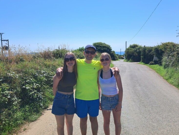 Geoff Sweeney with daughters 1